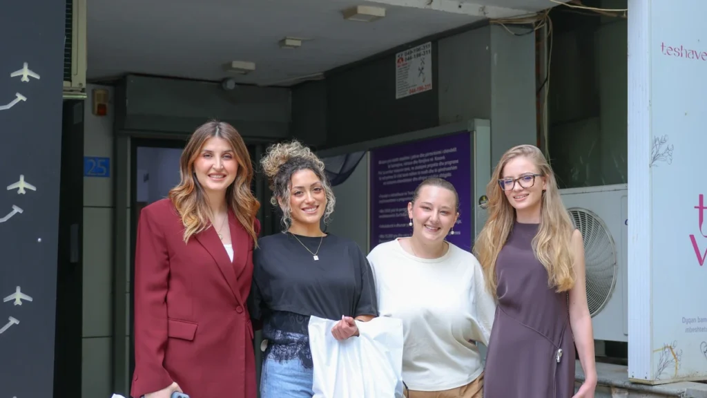Albi Fashion dhuron veshmbathje për të mbështetur nënat dhe fëmijët në Kosovë